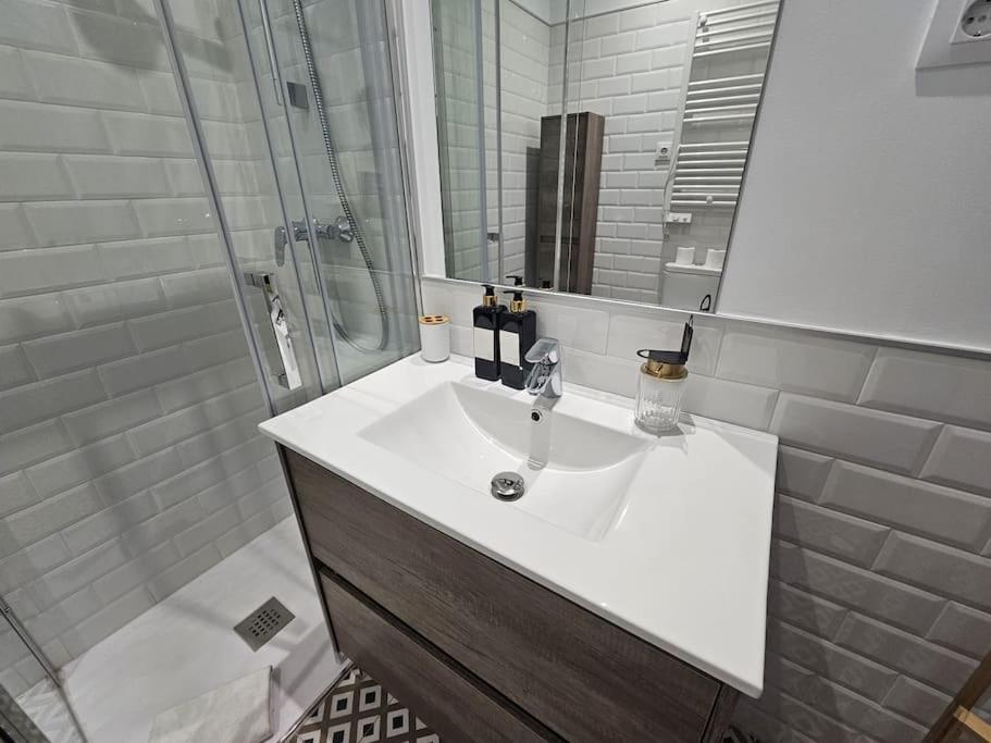 The Gabriels Con Terraza Apartment Madrid Bagian luar foto
